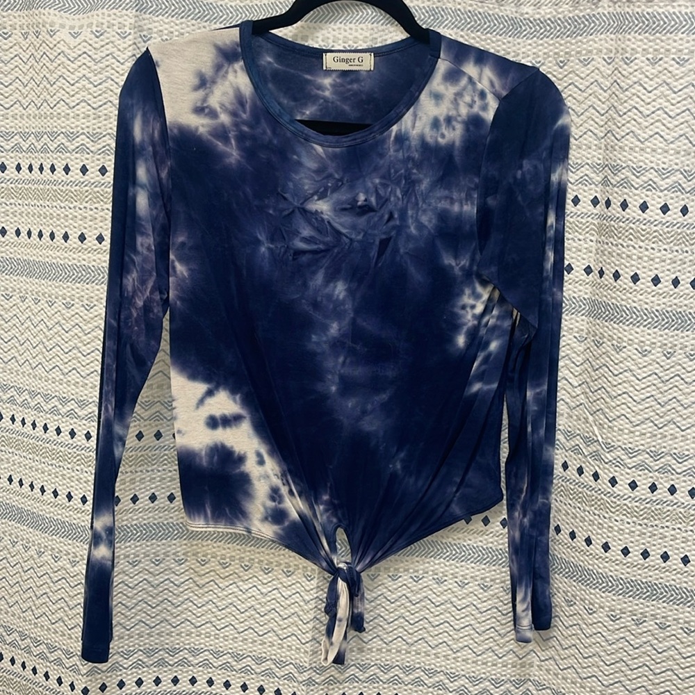 Ginger G long sleeve that ties at the belly, Size Small - barely worn.